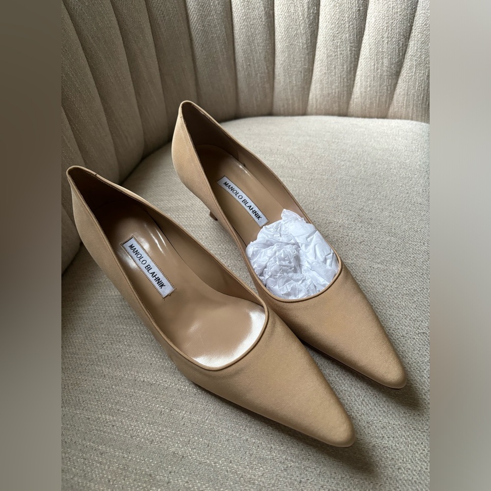 Manolo Blahnik Beige Pointed Toe Heels